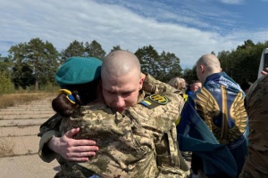 СБУ показала ексклюзивні кадри звільнення з полону 49 українців