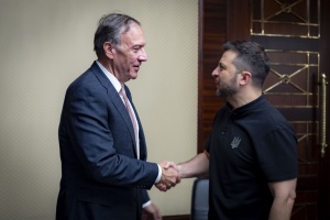 Zelensky meets with Pompeo: We hope to get permission to use long-range weapons