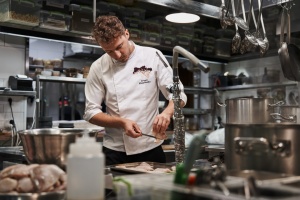 Ukraine’s Defense Ministry taps celebrity chef Klopotenko to upgrade army meals