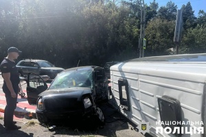 У Києві зіткнулися маршрутка та легкове авто: загинула жінка, 14 постраждалих