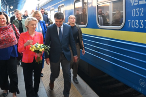 Von der Leyen llega a Kyiv