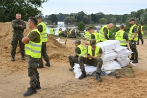 Фейк про підрив протипаводкових валів: у Польщі затримали двох провокаторів