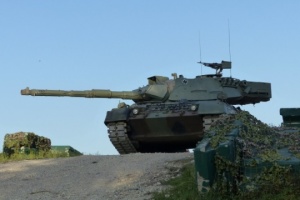 Ukrainische Soldaten testen Kampfpanzer Leopard 1A5