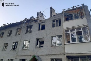 Shahed drone attack destroys roof of apartment building in Khmelnytskyi