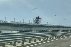 Russians installing towers with air defense systems on Tuzla Spit to protect Crimea bridge