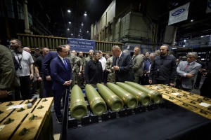 Zelensky begins visit to US with visit to army munitions plant