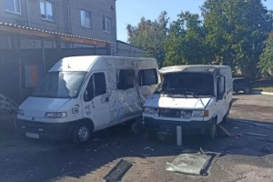 Rusos bombardean un parque de bomberos en Kostiantynivka, un rescatista resulta herido