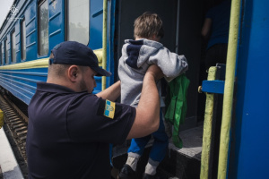 Із небезпечних громад Донеччини протягом тижня евакуювали понад 70 дітей