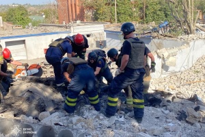 Удар по Кривому Рогу: під завалами адмінбудівлі знайшли тіло ще одного загиблого