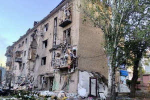 Casualties reported as Russians hit apartment building in Zaporizhzhia with glide bomb