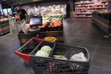 Частина супермаркетів у Києві та області призупинила роботу через відключення світла