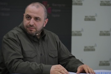 Umerov en el Reino Unido pide a los socios acelerar la entrega de armas a Ucrania