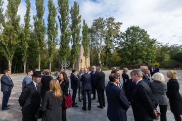 Zelensky conmemora a las víctimas de la tragedia de Babi Yar