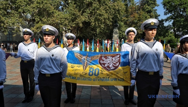 В Одесі до дня міста урочисто підняли прапор та відкрили нові імена на Алеї Зірок