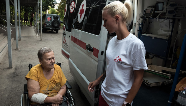 Невідкладний виклик: як працюють автівки швидкої допомоги «Лікарів без кордонів» біля лінії фронту 