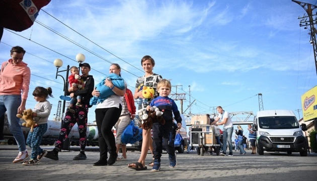 Evacuation train from Kramatorsk arrives in Zakarpattia