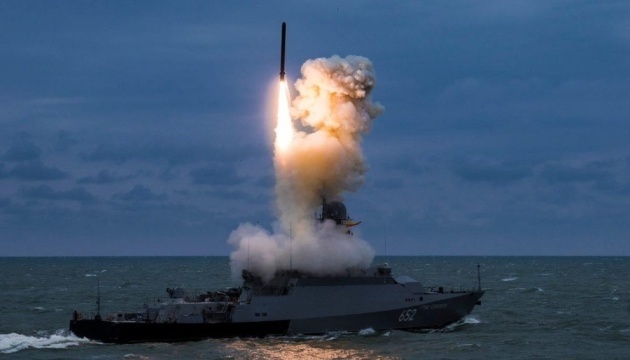 Russland hat einen Raketenträger im Schwarzen Meer