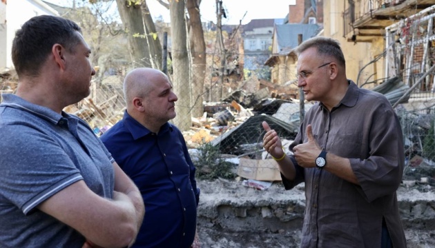 Poland’s envoy shown aftermath of Russian attack on Lviv