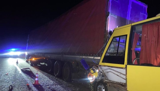 Смертельна ДТП на Львівщині - вночі автобус зіткнувся із фурою 