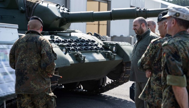 Umerov visita la base de entrenamiento de la Bundeswehr para reclutas ucranianos