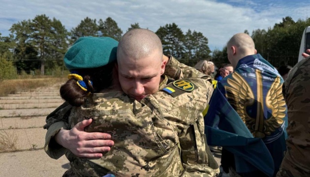 СБУ показала ексклюзивні кадри звільнення з полону 49 українців