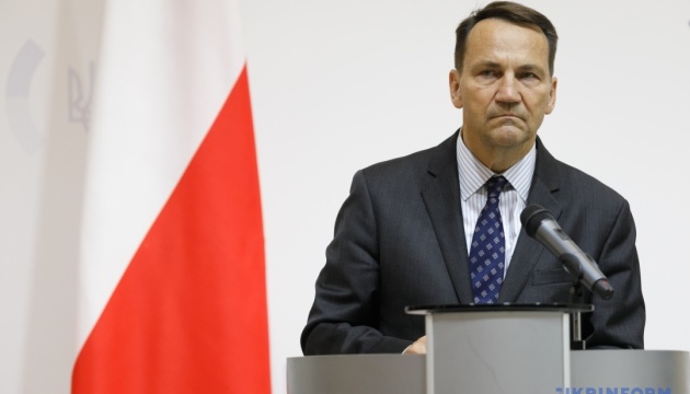 Border crossings considered critical infrastructure, must not be blocked - Sikorski