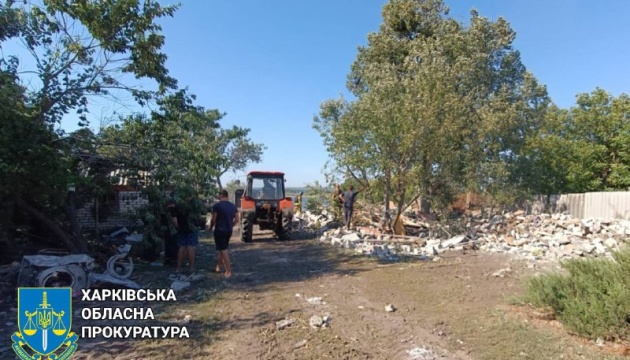 Ворог удень вдарив із РСЗВ по селу на Харківщині: загинула жінка, двоє поранених