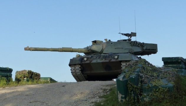 Ukrainische Soldaten testen Kampfpanzer Leopard 1A5