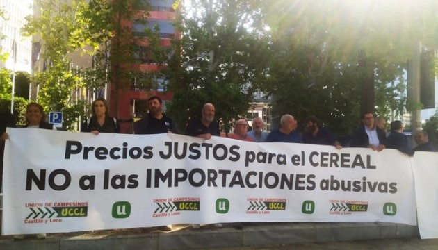 Agricultores en España protestan contra la importación de cereales ucranianos