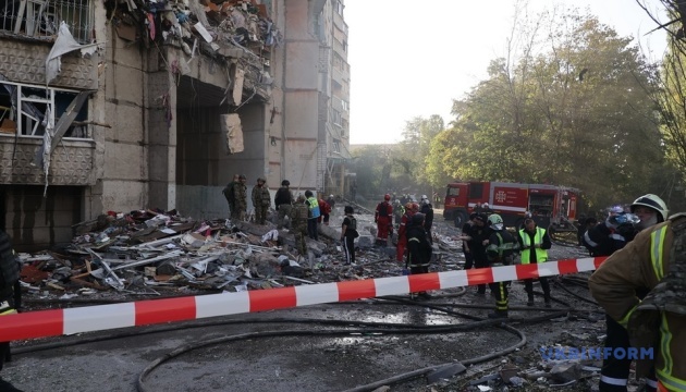 У Харкові під завалами багатоповерхівки знайшли тіло жінки - кількість загиблих зросла до чотирьох