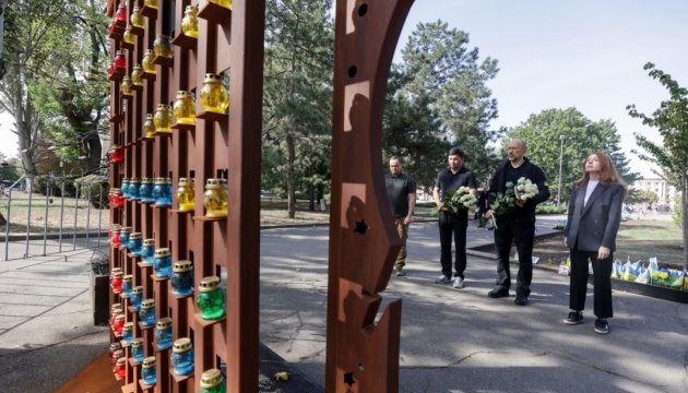 Шмигаль у Миколаєві вшанував пам'ять загиблих захисників і захисниць