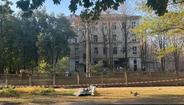 Siete muertos y doce heridos en un doble ataque ruso contra un hospital en Sumy