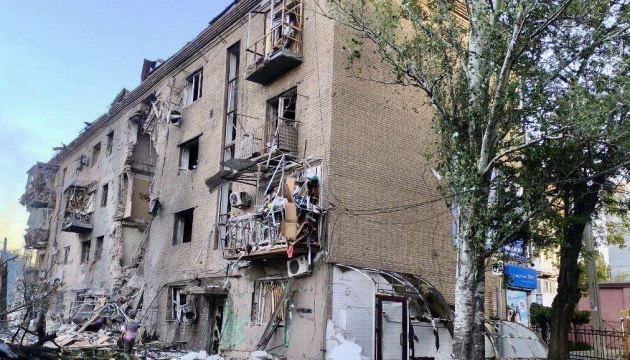 Casualties reported as Russians hit apartment building in Zaporizhzhia with glide bomb