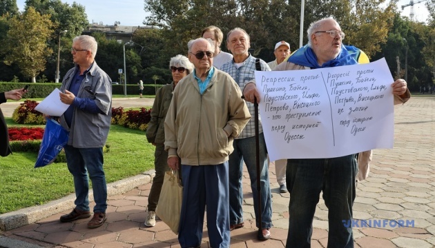 オデーサの通りの名称変更や銅像撤去に反対する集会に市民１０名が参加