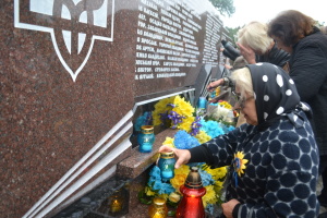 У Тернополі відкрили меморіальну стелу «Воїнам, загиблим за волю України»