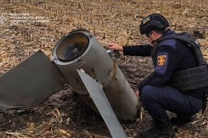 На Київщині в полі знайшли уламки ракети С-300