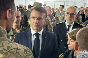 Macron besucht ukrainische Soldaten, die in Frankreich ausgebildet werden