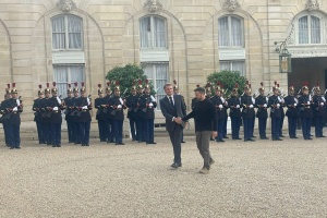 Zelensky arrives for meeting with Macron