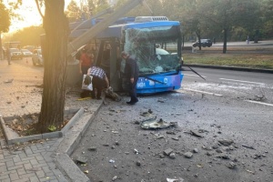 У Миколаєві тролейбус потрапив у ДТП: постраждали шестеро пасажирів, серед них - троє дітей