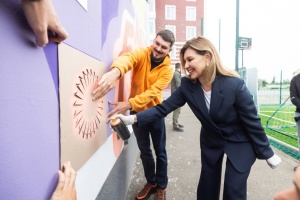 Fundación Olena Zelenska restaura el estadio de Gostomel