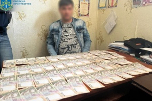 На Сумщині викладач коледжу за гроші влаштовував військовозобов’язаних на денну форму навчання