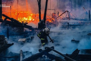 Під Києвом виникла масштабна пожежа, горів ресторанний комплекс