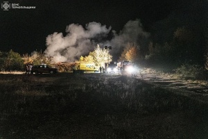 In der Nacht griffen Russen Industrieobjekt in Region Ternopil an, es kam zu Brand