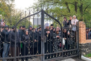 У Черкасах віряни УПЦ МП намагалися силою захопити Свято-Михайлівський собор - поліція відкрила справу