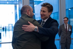 Ukrainian, Finnish defense ministers discuss expanding ammunition production 