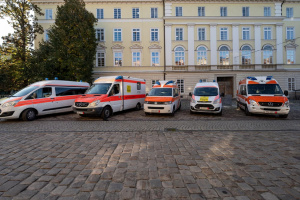 «Культурний конвой»: німецькі волонтери передали 10 карет швидкої допомоги