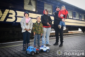 На Запоріжжі з-під обстрілів евакуювали сім’ю з трьома дітьми