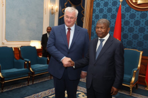 Le ministre ukrainien des Affaires étrangères reçu par le président de l’Angola 