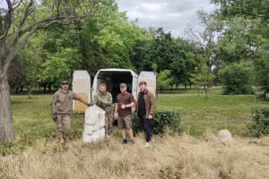 Як бійці Третьої штурмової з волонтерами рятують половецьких баб на Донеччині 