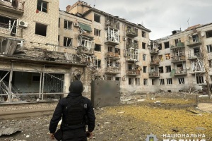 Guerre en Ukraine : Un mort et dix blessés dans des bombardements russes sur la région de Donetsk 